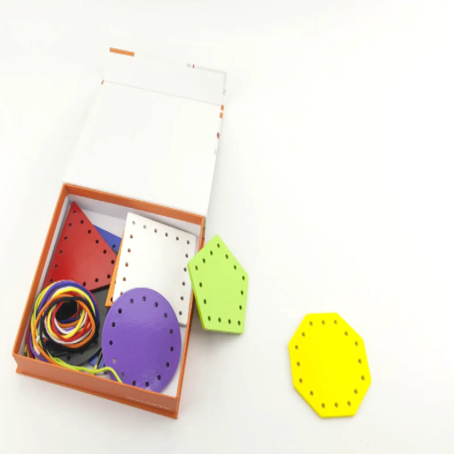 أشكال الخرز بالخيوط