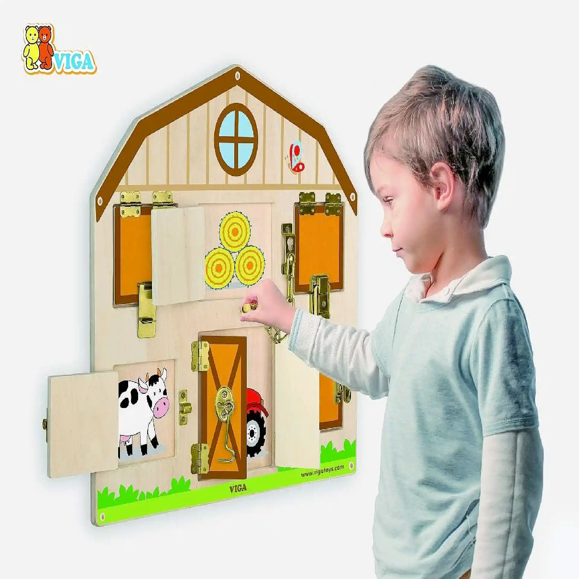 לוח פעילות קיר עם דלתות ונעילות