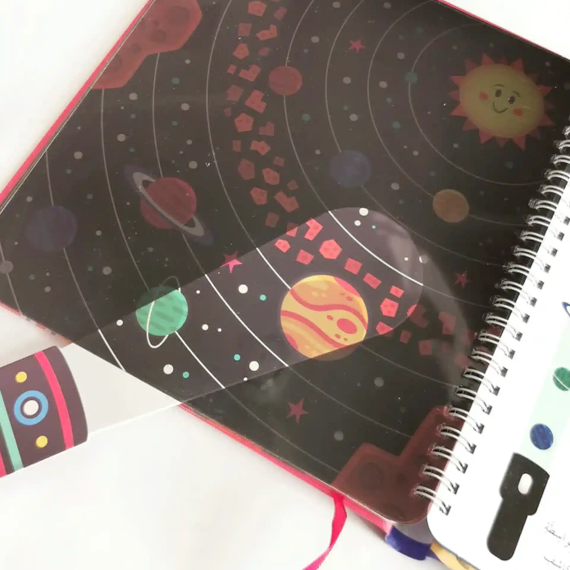 الفضاء - سلّط الضوء واكتشف