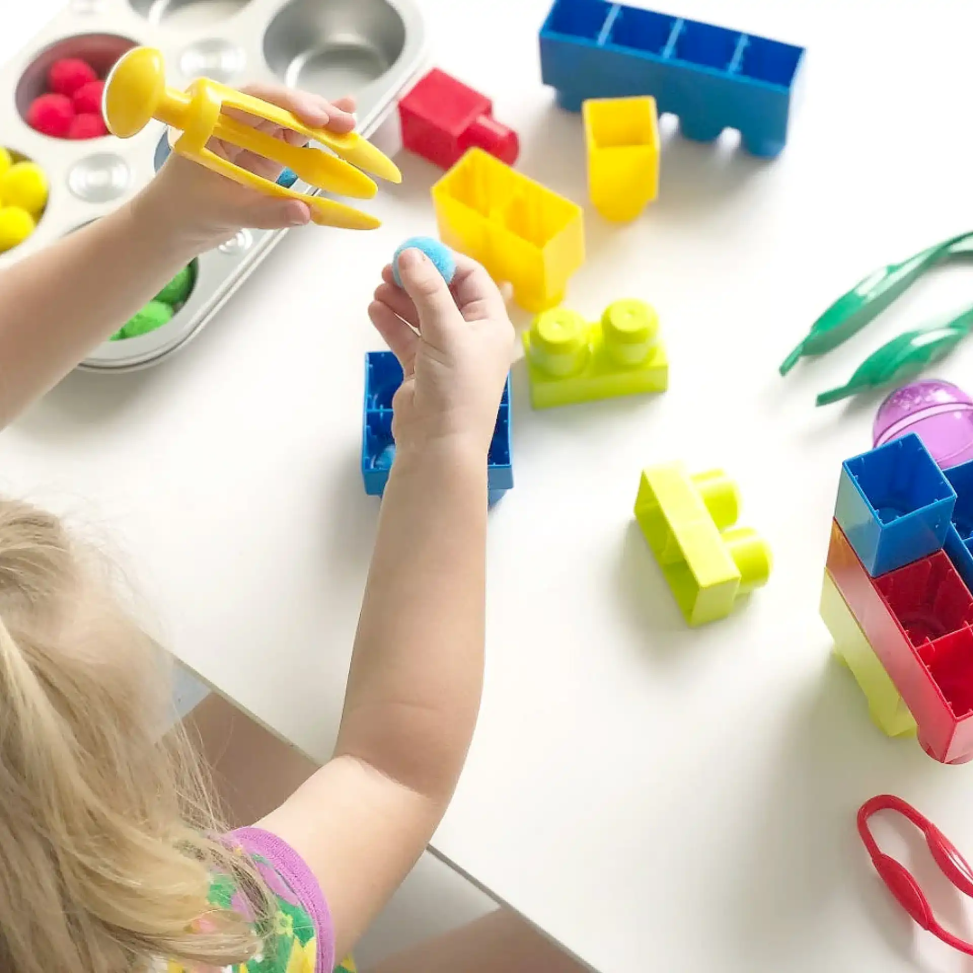 ملقط قبضة ثلاثية (Tri-Grip Tongs)